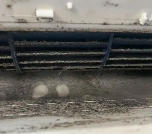 夹江空调吹的风有股烧焦味是怎么回事